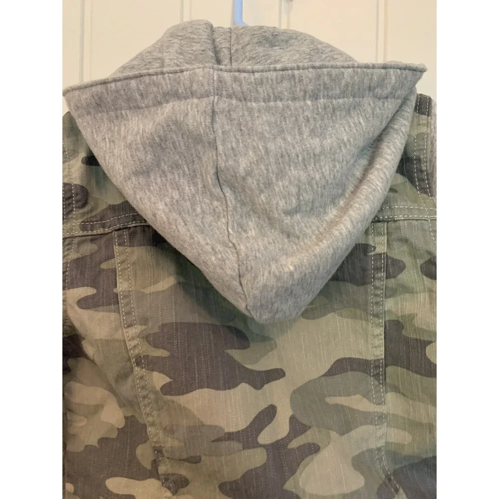 Childrens Place Girls Size 7/8 Green Camo‎ And Grey Hooded Jacket